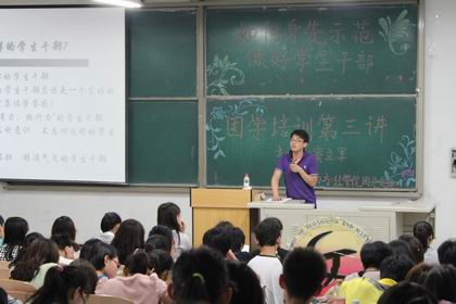 讲座现场上稿.jpg