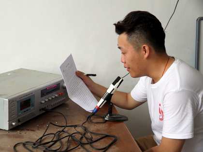 实践队员宣讲科普知识2.jpg