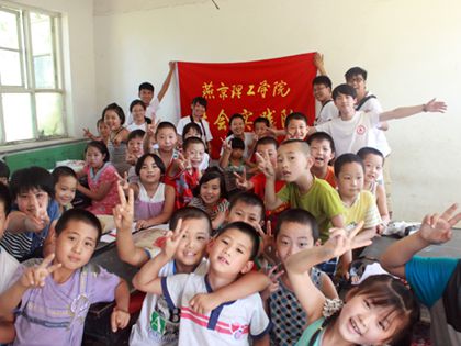 贝斯塔曼希望小学的孩子们_副本.jpg
