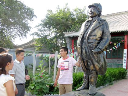 参观丁玲纪念馆1_副本.jpg