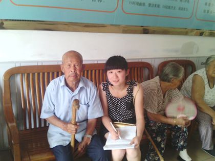 队员们在敬老院_副本.jpg