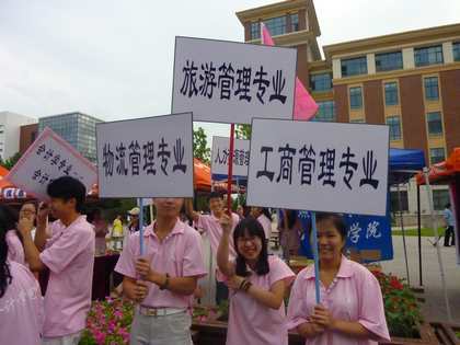 志愿者真诚的笑脸.jpg