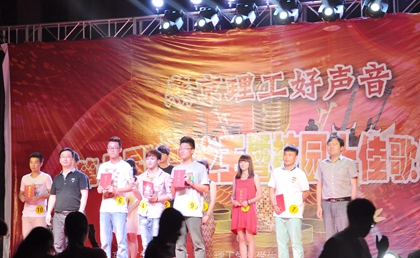 校领导与获奖选手合影留念_副本.jpg