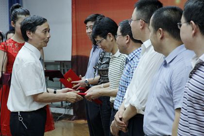 校长颁发聘书1_副本.jpg