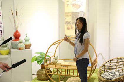 学生在讲静态展作品_副本.jpg