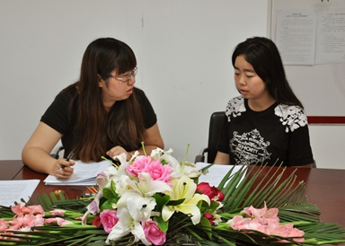 杨老师向支教同学阐述相关政策_副本.jpg