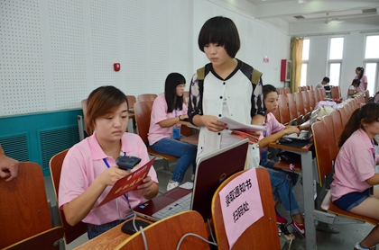 入学手续办理现场1.jpg