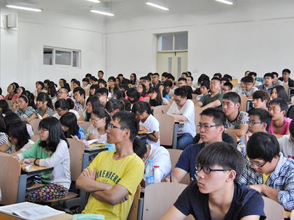 同学们认真听讲_副本.jpg