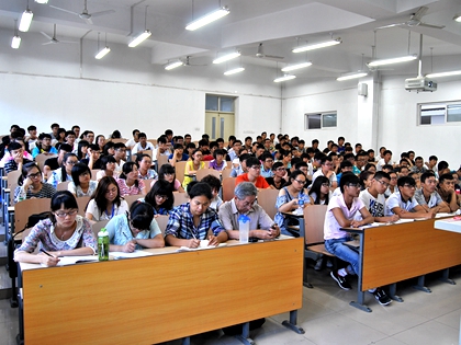同学们听讲_副本.jpg