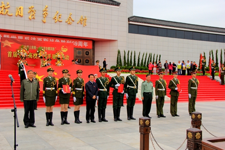 我校国旗护卫队获“标兵升旗队”荣誉称号.JPG
