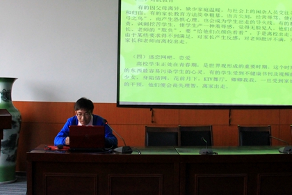 辅导员进行工作实例交流.JPG
