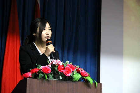 原学生会会长郭冬梅发表讲话.JPG
