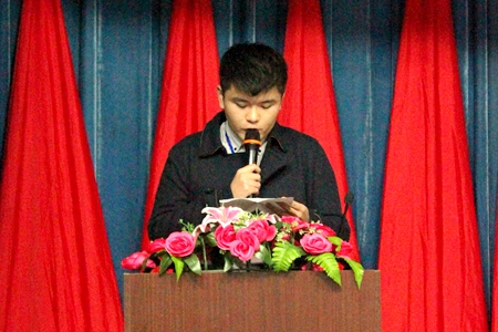 现任学生会会长发表讲话.jpg