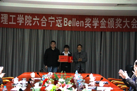 为获奖学生颁奖_副本.jpg