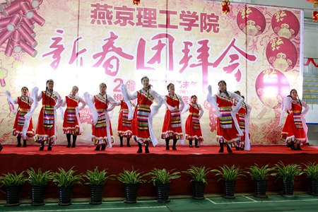 管理学院：欢歌笑语迎新年.JPG