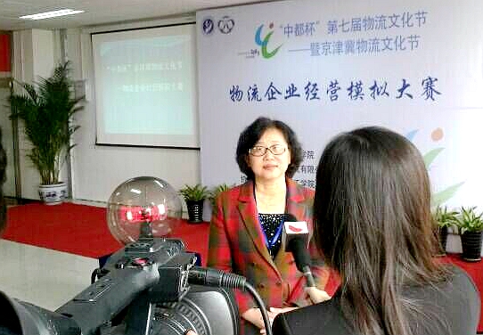 燕京理工学院管理学院院长张耀荔接受采访 (2).jpg
