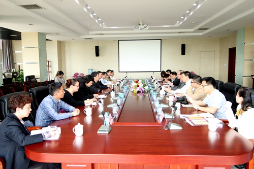 座谈会.jpg