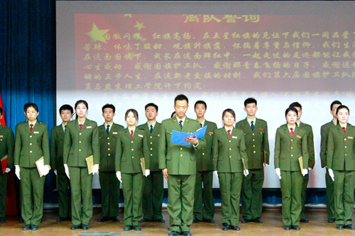 第六届队员离队宣誓.JPG