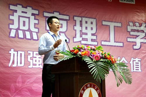 校友张印林讲话.JPG