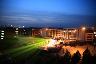 大学生艺术节.JPG