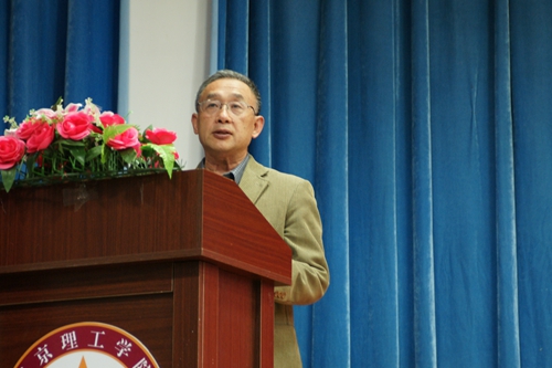 赵校长讲话.JPG