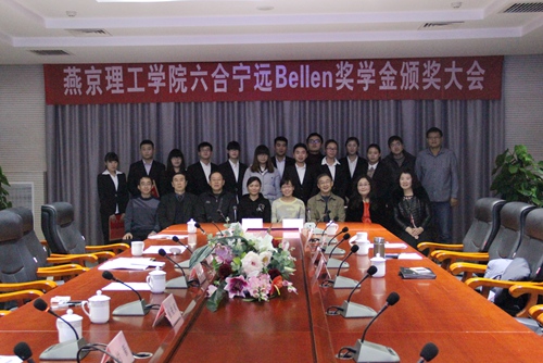 领导与获奖学生合影留念_副本.jpg