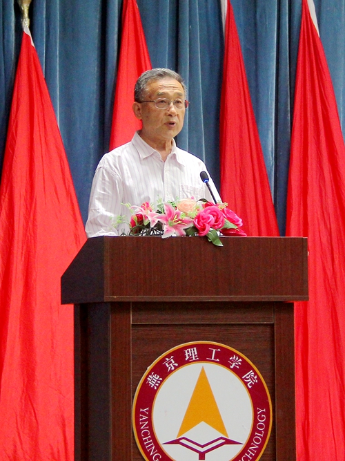 赵校长讲话.JPG