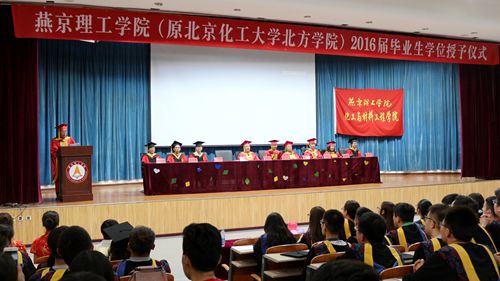 学位仪式授予现场.jpg