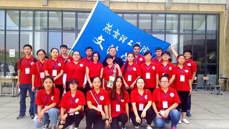 何双庆校长与文法学院雷锋连带队老师及志愿者合影.jpg