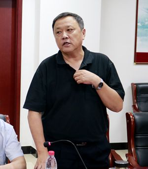 经管类:何校长.jpg