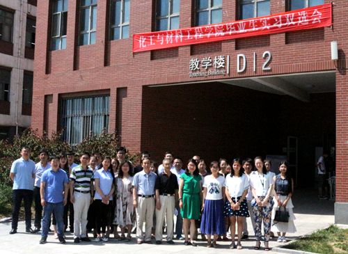 学校领导老师与招聘企业合影留念_副本.jpg