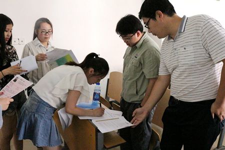 面试现场_副本.jpg