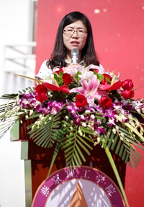 教师代表发言.jpg