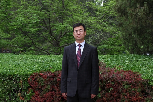 王震坡.jpg