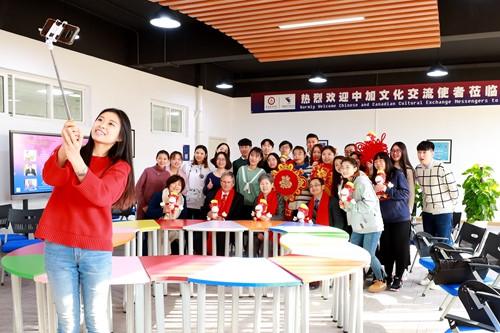 国商自拍合影.jpg