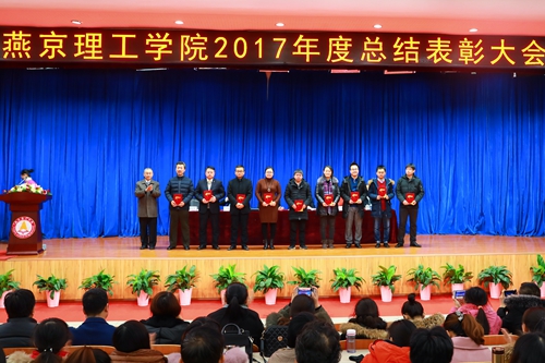 赵志华颁奖.jpg