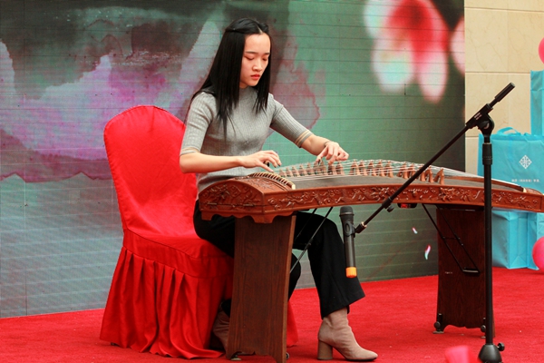校友演奏《雪山春晓》.JPG