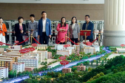 我校考察交流团参观校园_副本.jpg