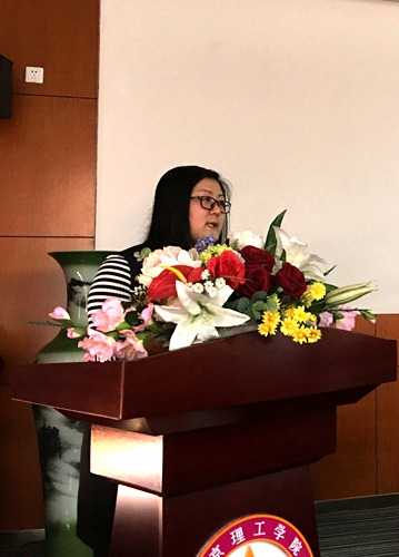 校长助理吴汶燕主持启动仪式.jpg